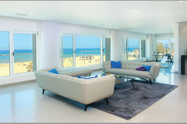 Luxurious Garden Aapartment With Full Views To The Sea 1