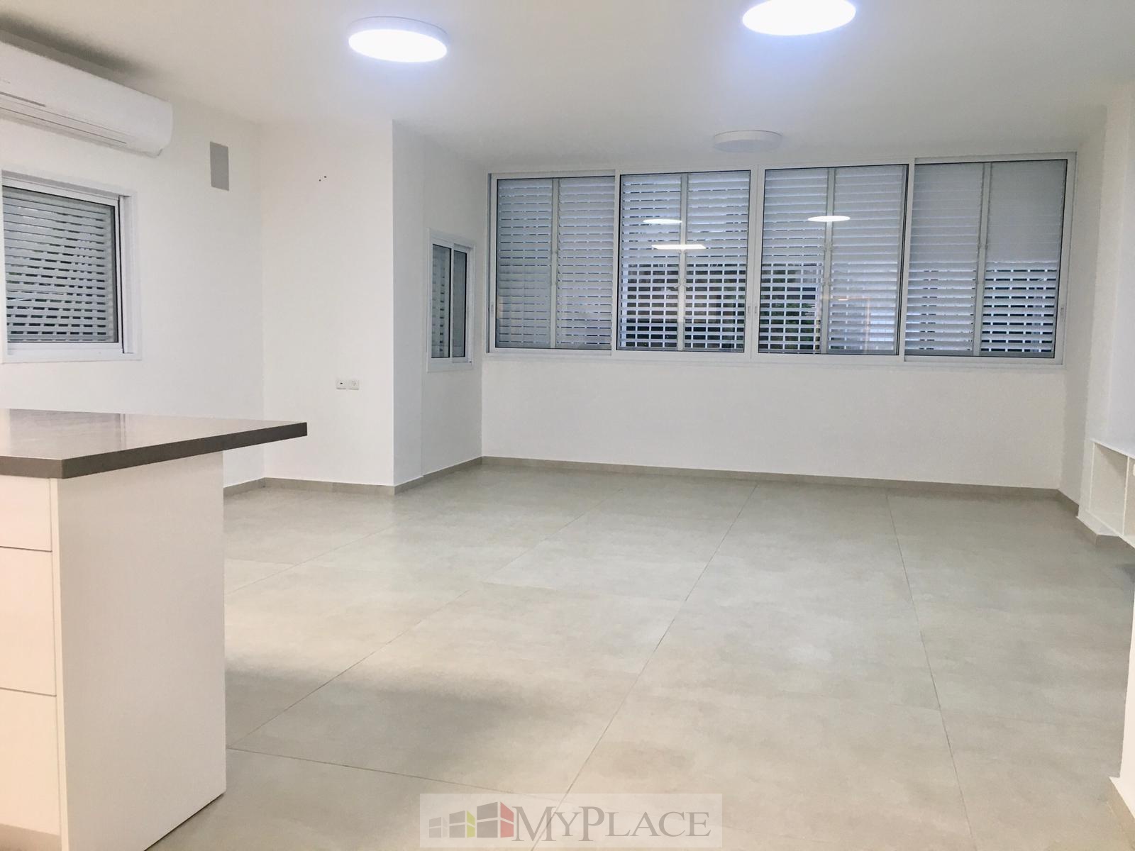 Renovated With Elevator And Parking - MyPlace