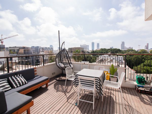 Gorgeous Rooftop APT In Amazing Location 1