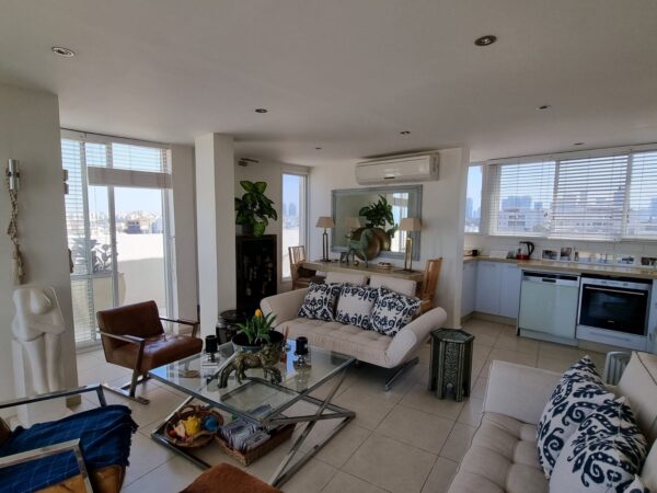 Penthouse By The Park And Sea In TLVs Old North 2