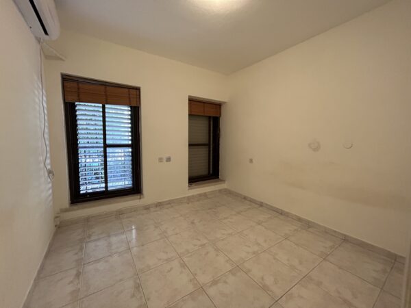 A 5 Room Apartment With parking 4