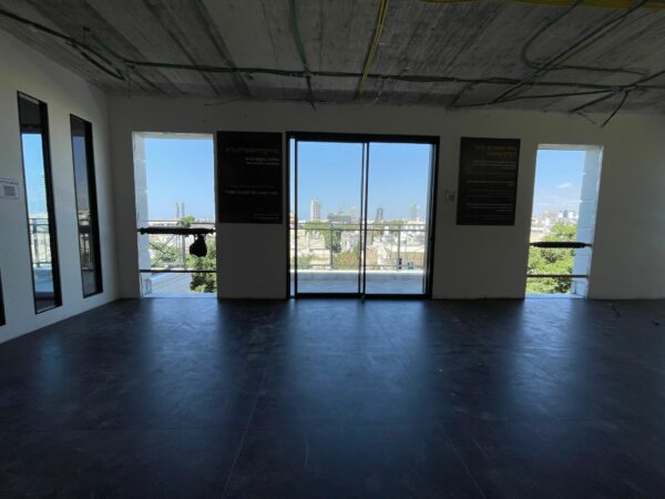 On Dizengoff In A New BLDG Gorgeous 5 Room 2