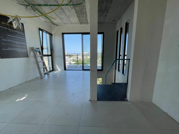 On Dizengoff In A New BLDG Gorgeous 5 Room 5