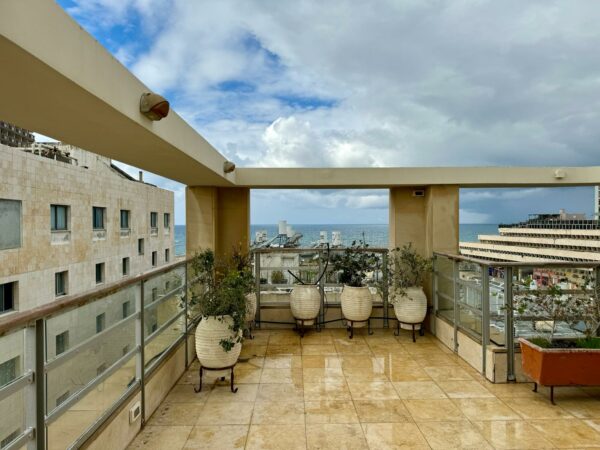 A Stunning Penthouse With Sea View 5