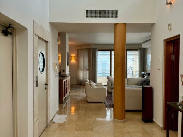 A Stunning Penthouse With Sea View 4