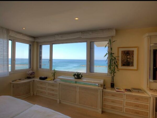 Luxurious Breathtaking Seafront 6 Room On Herbert Samuel 7