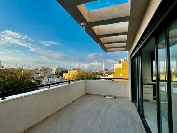 A 4 Rooms Penthouse Near The Park 3