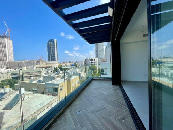 On Bloch New 4 Room W Parking And Terrace 4