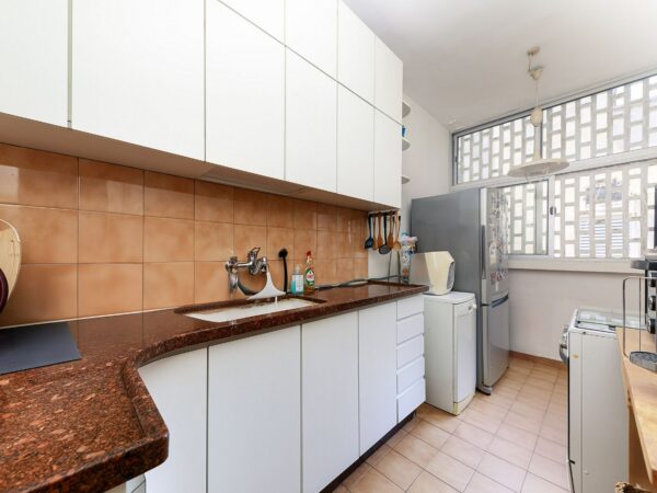 In The City Center A 80 Sqm Apt With Balcony 4