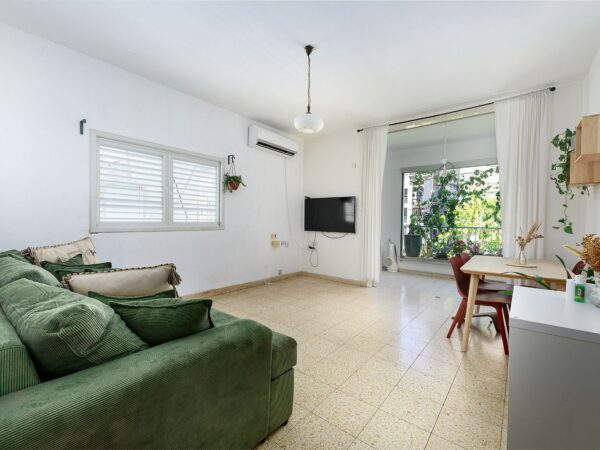 In The City Center A 80 Sqm Apt With Balcony 3