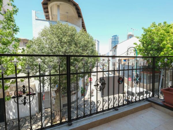 In Neve Tzedek 4.5 Room With Elevator And Balconies 1