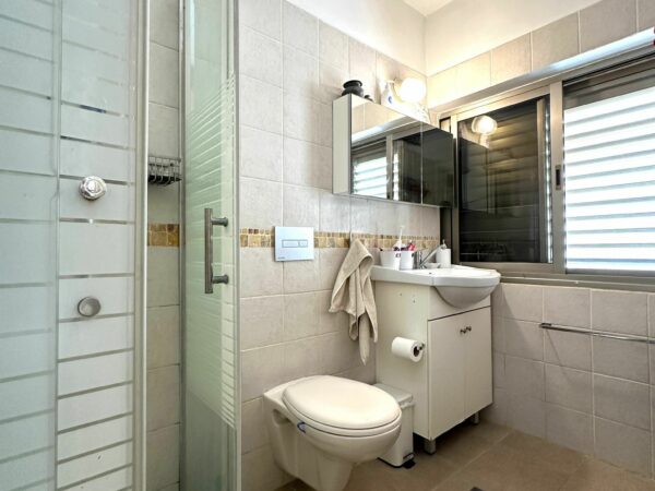 In Neve Tzedek 4.5 Room With Elevator And Balconies 8