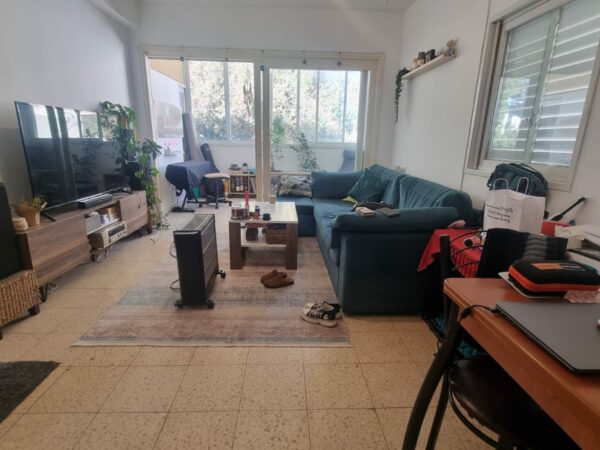 On Shlomo HaMelekh In Central TLV Spacious 3 Room 1