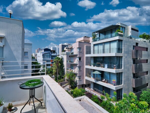 Rooftop Apt By Gordon Beach And Ben Gurion On A Quiet ST 5