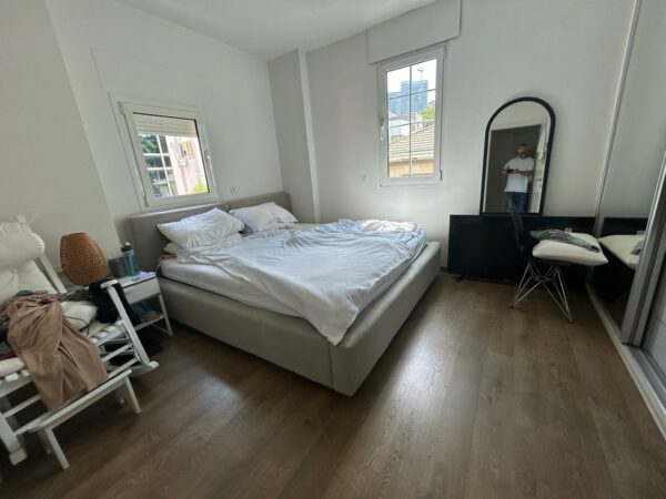 On Sderot Rothschild Spacious 3 Room W Parking 2