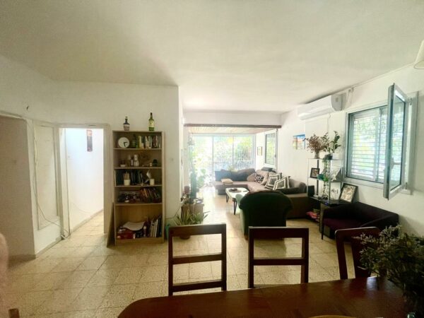 On Hoberman A 4 Room Apt With Balcony And Parking 3