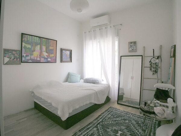 Beautiful 3 Room Right By Ben Gurion Blvd Short Walk To Sea 8