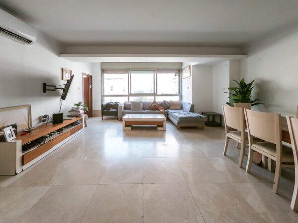 Steps From DizenGoff Center On A Quiet ST In A Renovated BLDG 4