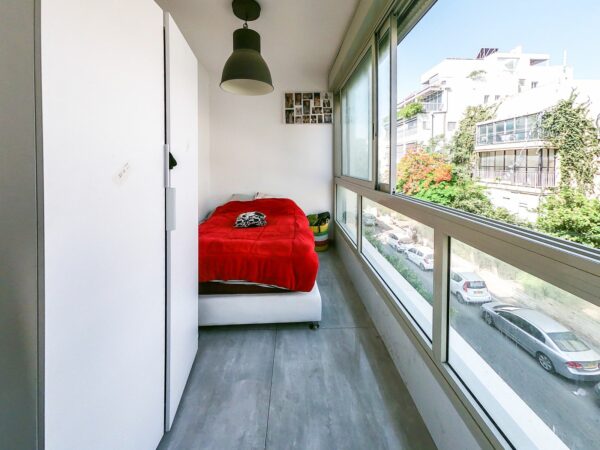 Steps From DizenGoff Center On A Quiet ST In A Renovated BLDG 6