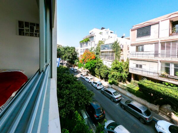 Steps From DizenGoff Center On A Quiet ST In A Renovated BLDG 2