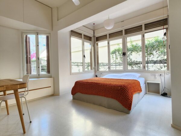 Huge 3 Room In Gorgeous Historic TLV Bauhaus 5