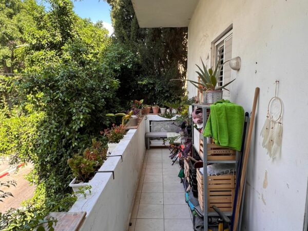 In The Heart Of TLV On A Quiet ST 100 Sqm Full Of Potential 2