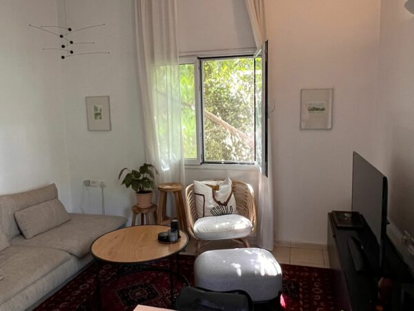 In The Heart Of TLV On A Quiet ST 100 Sqm Full Of Potential 4