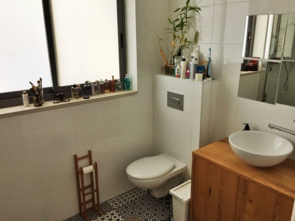 Renovated 2 Room Steps From The Heart Of TLV 5