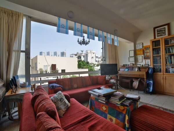 3 Room W Parking On A Charming Quiet ST Close To HaBima 3