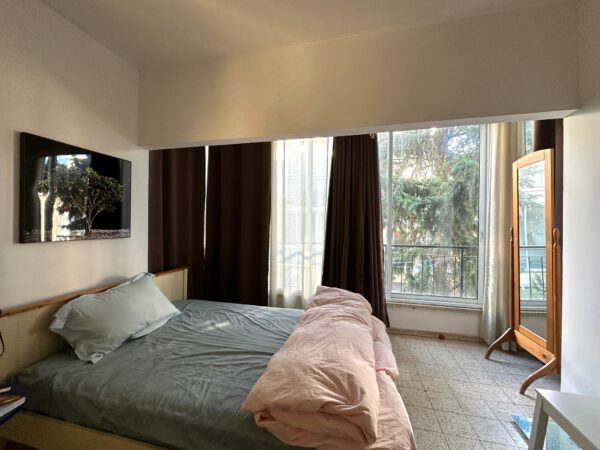 Charming 2.5 Room On A Quiet ST Steps From Ben Gurion BLVD 3