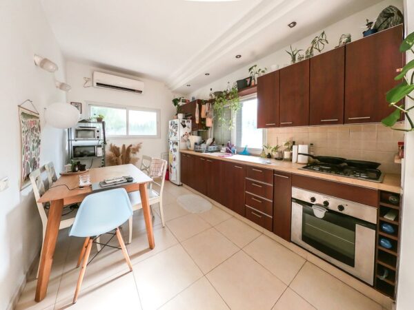 Well Lit 4 Room On North Dizengoff Near The Sea 8