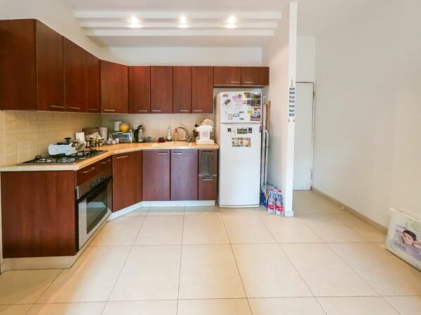 Well Lit 4 Room On North Dizengoff Near The Sea 7