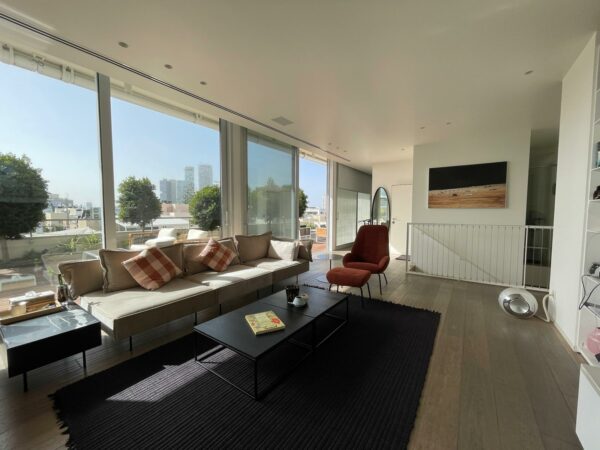 Gorgeous Penthouse On Quiet ST Steps From Rotschild BLVD 5