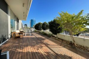 Gorgeous Penthouse On Quiet ST Steps From Rotschild BLVD