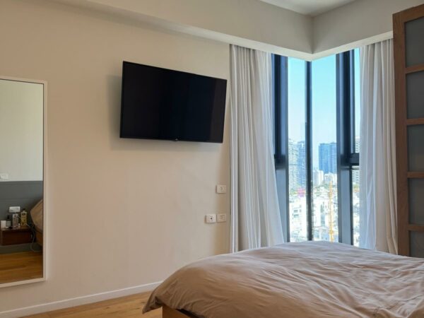 Spacious 3 Room In The Luxurious Gimnasyia Tower 8