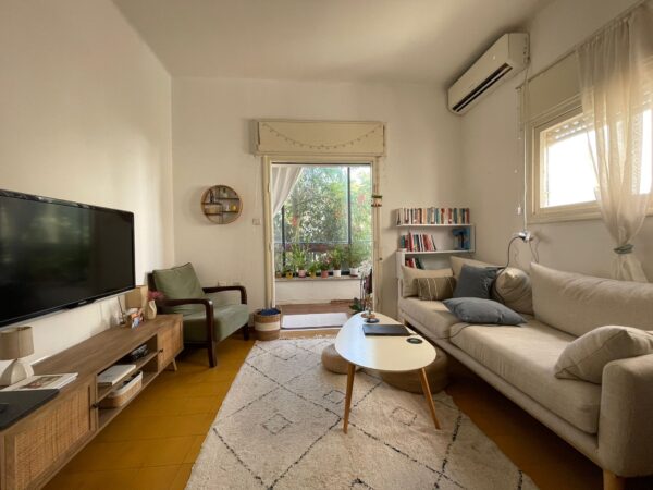 Pretty 2 Room On Iconic Sderot Rotschild BLVD 1