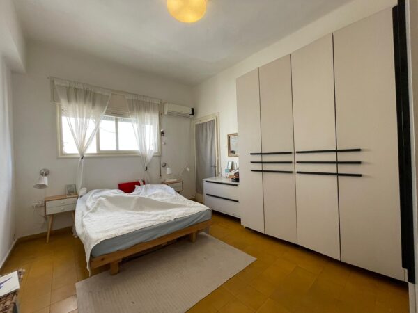 Pretty 2 Room On Iconic Sderot Rotschild BLVD 8