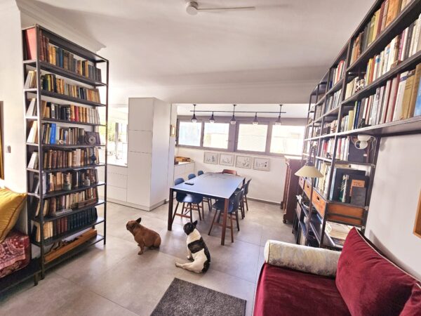 In Restored BLDG On Iconic Sderot Rotschild 3 Room Rooftop APT 4