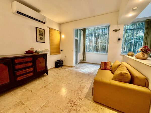 2-Room Garden Apt In Heart Of The City 1