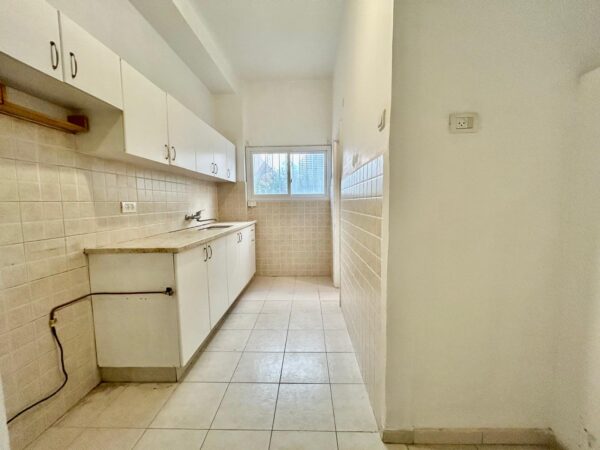 Marvelous 2.5 Room Garden APT Near Kikar Rabin 3