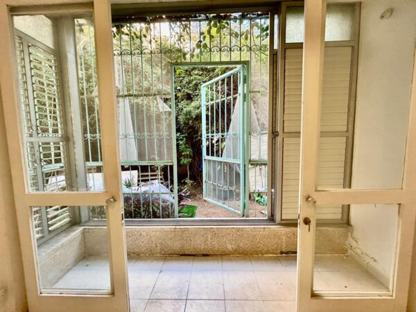 Marvelous 2.5 Room Garden APT Near Kikar Rabin 5