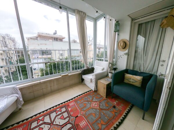 A Quiet 3.5 Rooms Apt With Balcony 1