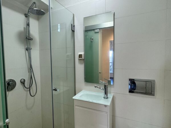 In North TLV Near The Port And Beach 3 Room W Parking 7