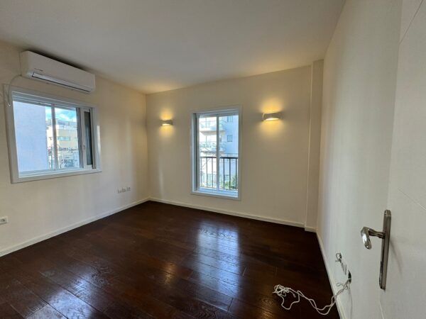 In North TLV Near The Port And Beach 3 Room W Parking 4