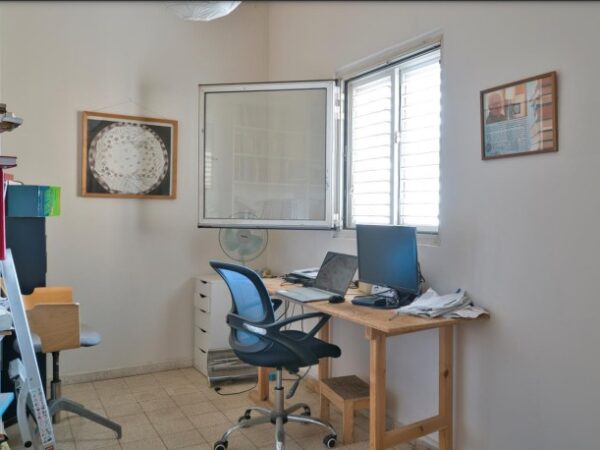 On Quiet ST In Heart Of TLV 4 Room Apt With Elevator 7